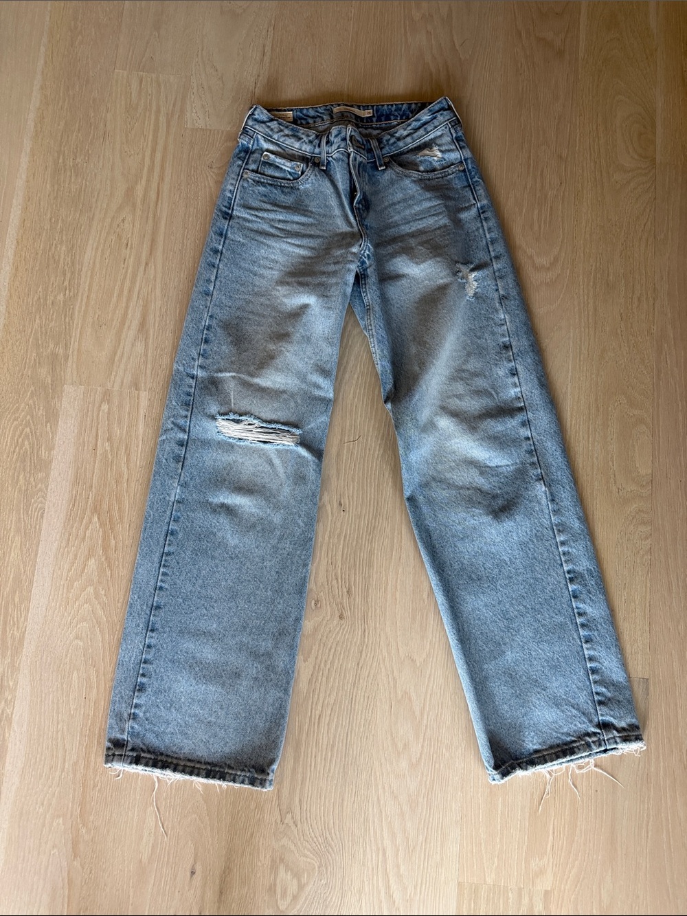 Levi’s low loose Light Wash Distressed Straight-Leg Jeans